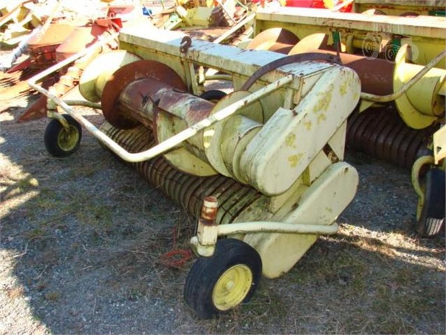 1975 John Deere 7' Header Hay Pickup