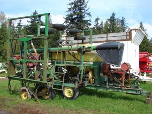 John Deere 775 Field Cultivator