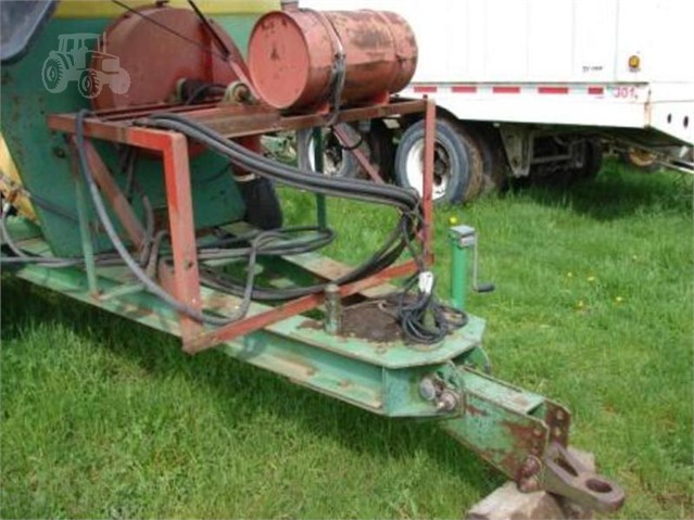 John Deere 775 Field Cultivator