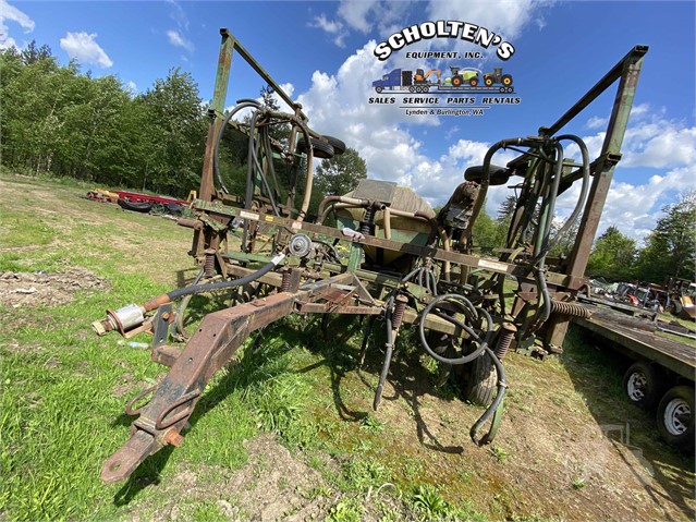 John Deere 775 Field Cultivator