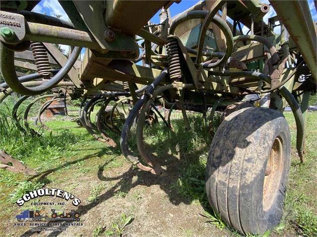 John Deere 775 Field Cultivator