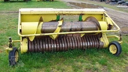 1989 John Deere 7' Header Hay Pickup