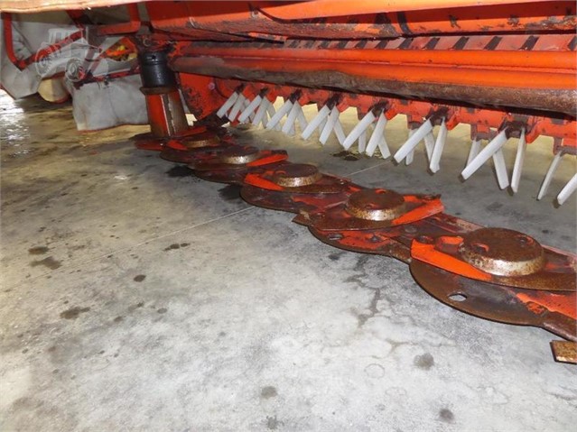 2000 Kuhn FC883 Mower Conditioner