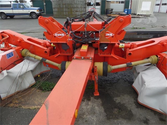 2000 Kuhn FC883 Mower Conditioner