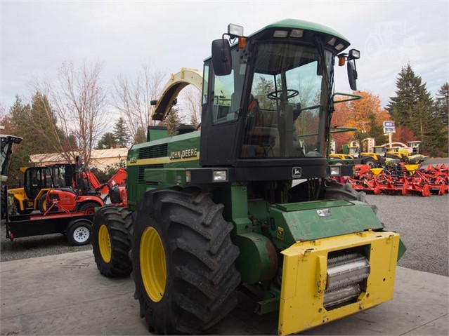 2001 John Deere 6850 Forage Harvester