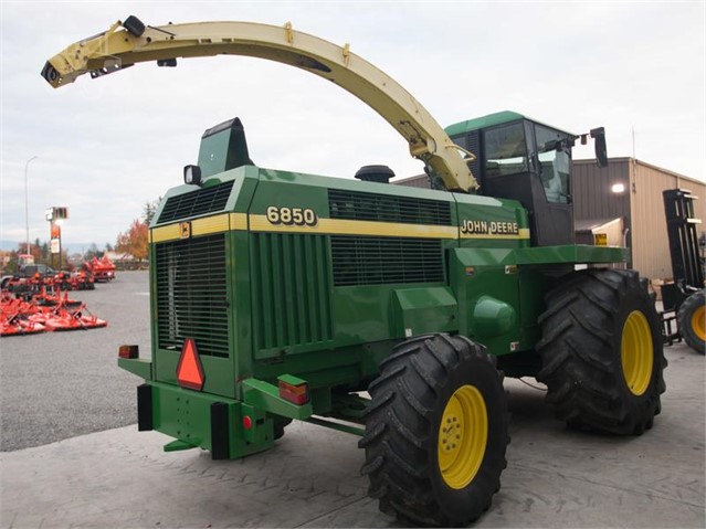 2001 John Deere 6850 Forage Harvester