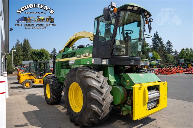 2001 John Deere 6850 Forage Harvester