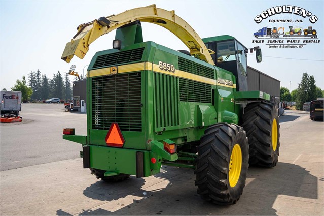 2001 John Deere 6850 Forage Harvester