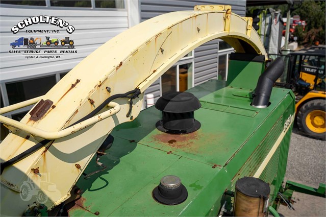 2001 John Deere 6850 Forage Harvester