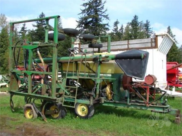 John Deere 775 Field Cultivator