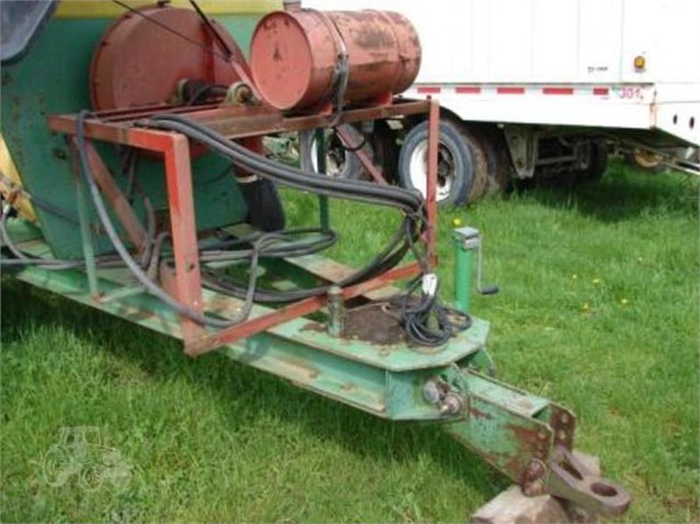 John Deere 775 Field Cultivator