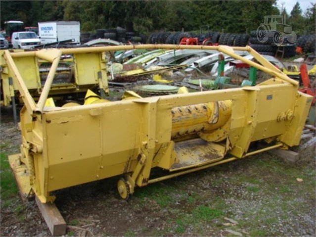 New Holland 890 Header Hay Pickup