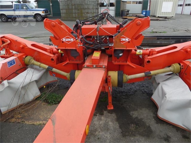 2000 Kuhn FC883 Mower Conditioner