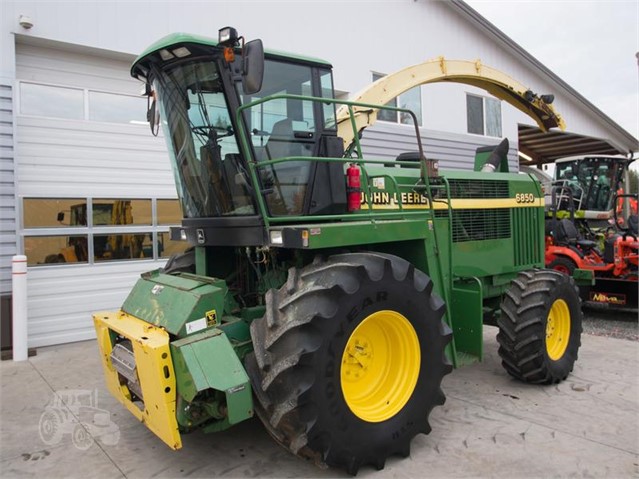 2001 John Deere 6850 Forage Harvester