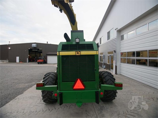 2001 John Deere 6850 Forage Harvester