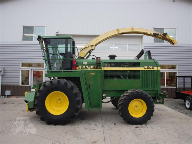 2001 John Deere 6850 Forage Harvester