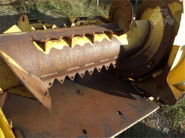 2001 New Holland 360N6 Header Corn Head