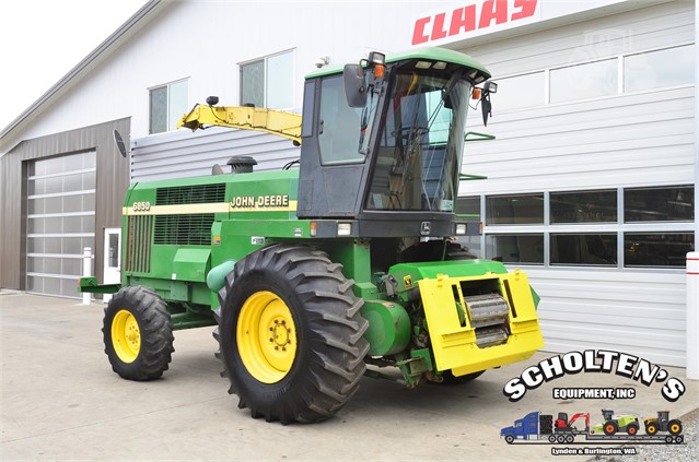 John Deere 6850 Forage Harvester