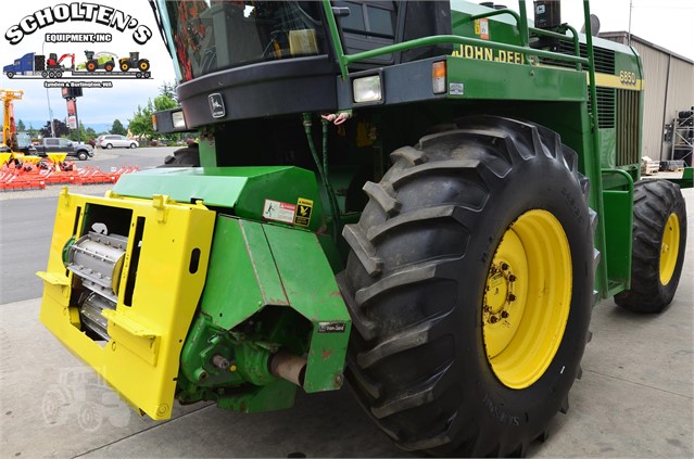 John Deere 6850 Forage Harvester