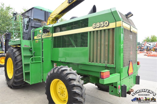 John Deere 6850 Forage Harvester