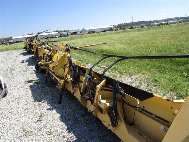 2007 New Holland 470FI Header Combine