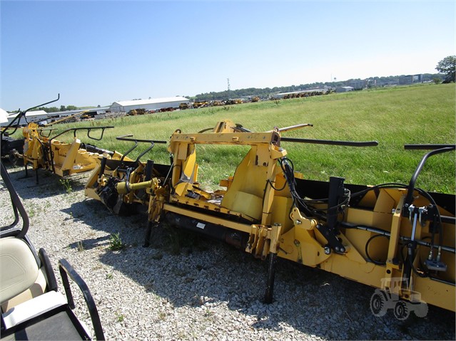 2007 New Holland 470FI Header Combine