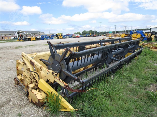 New Holland 973 Header Combine