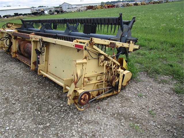 New Holland 973 Header Combine