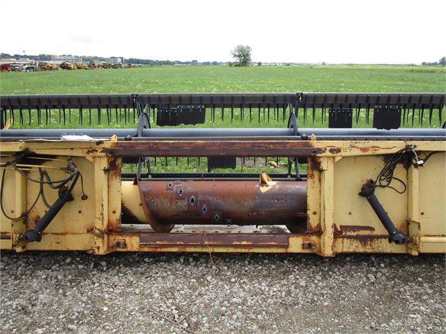 New Holland 973 Header Combine