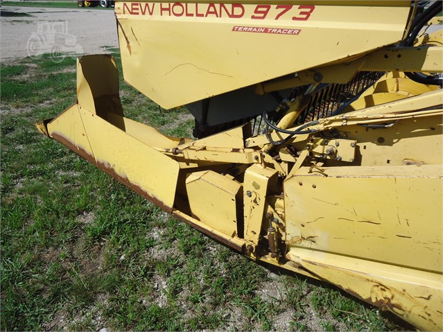 1992 New Holland 973 Header Combine