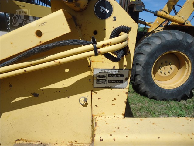 1992 New Holland 973 Header Combine