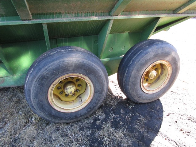 John Deere 650 Grain Cart