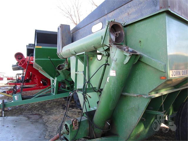 John Deere 650 Grain Cart