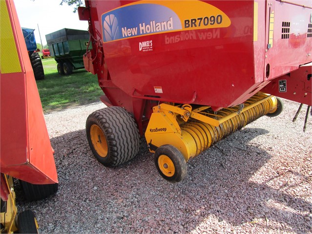 2007 New Holland BR7090 Baler/Round