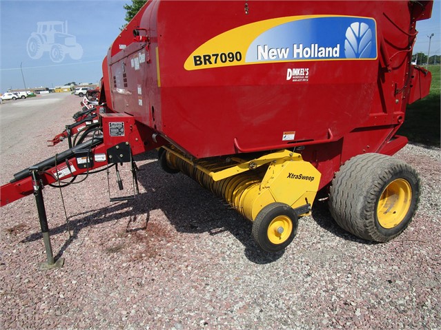 2007 New Holland BR7090 Baler/Round