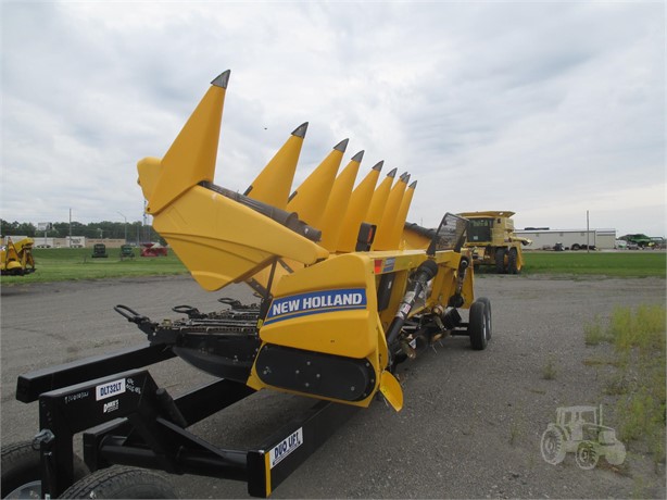 2014 New Holland 980CR Header Corn Head