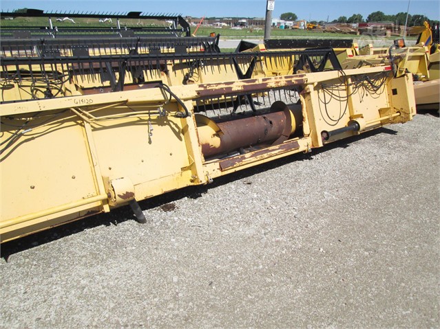 New Holland 973 Header Combine