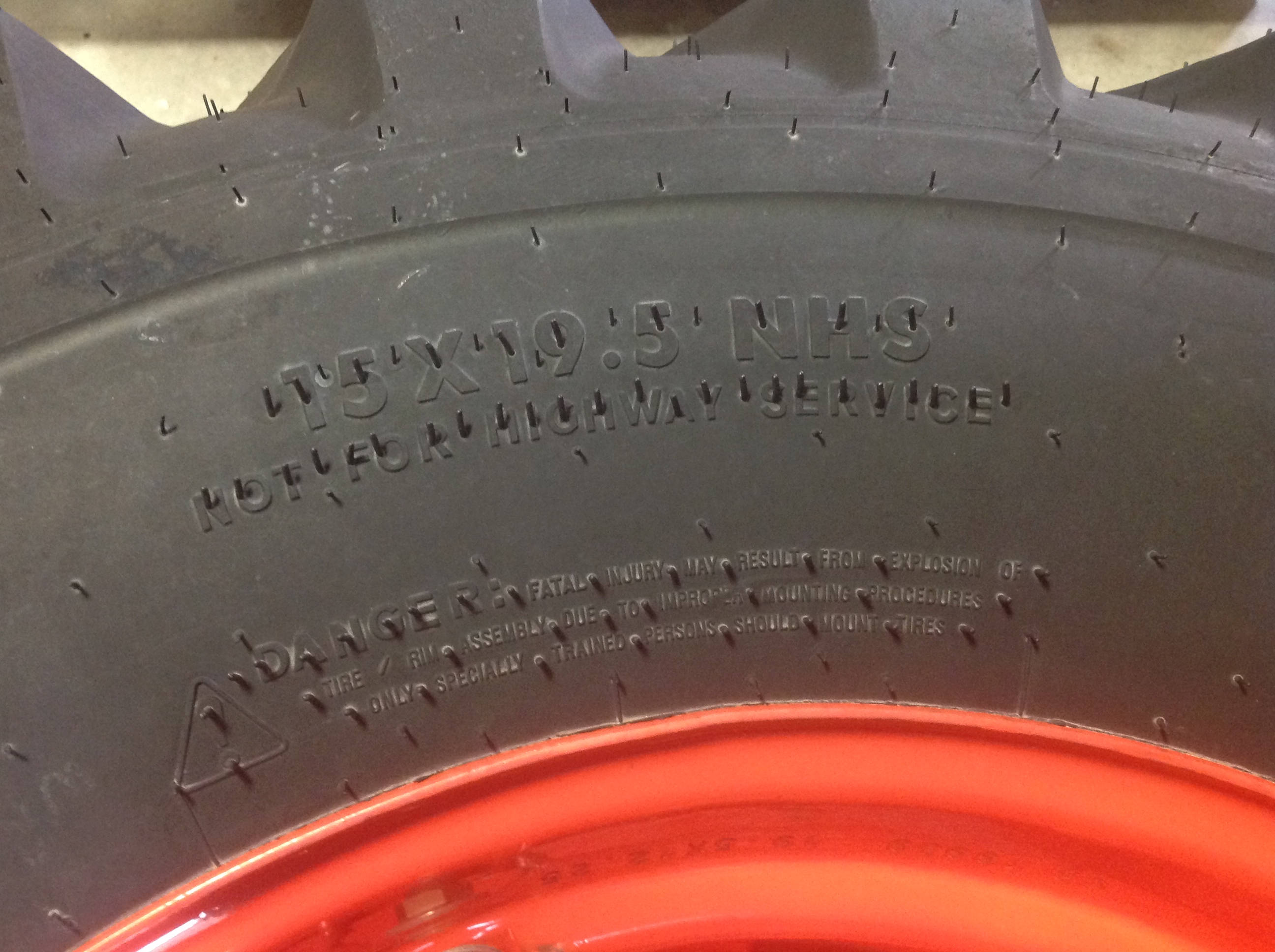 Kubota ALR8809 (L) Tires