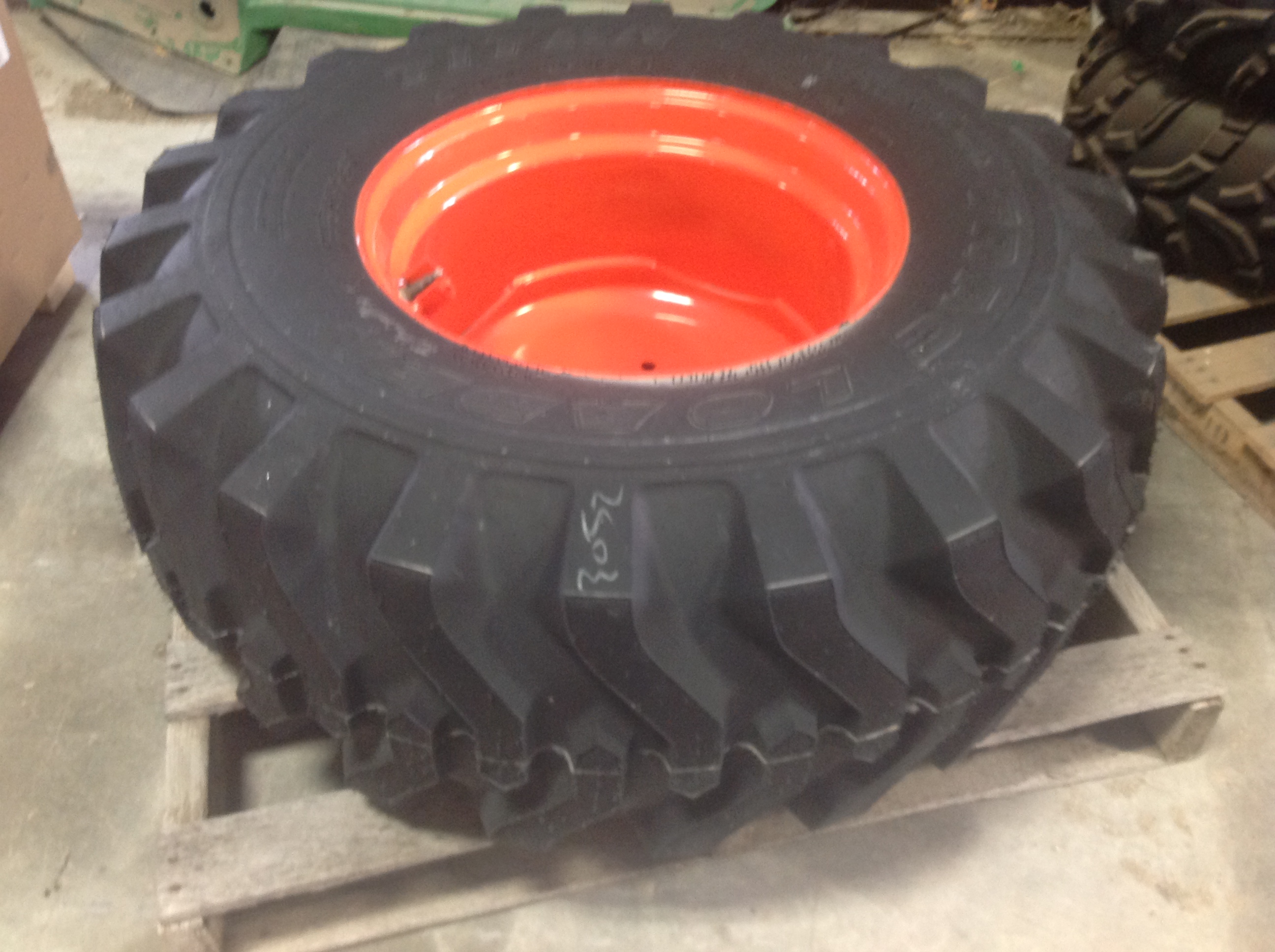 Kubota ALR8809 (L) Tires