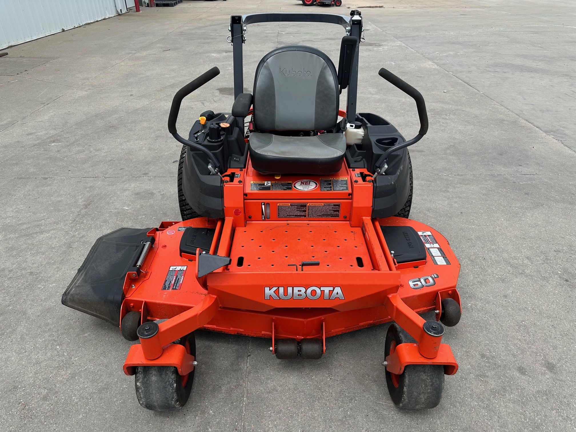 2017 Kubota Z421KWT-60 Mower/Zero Turn