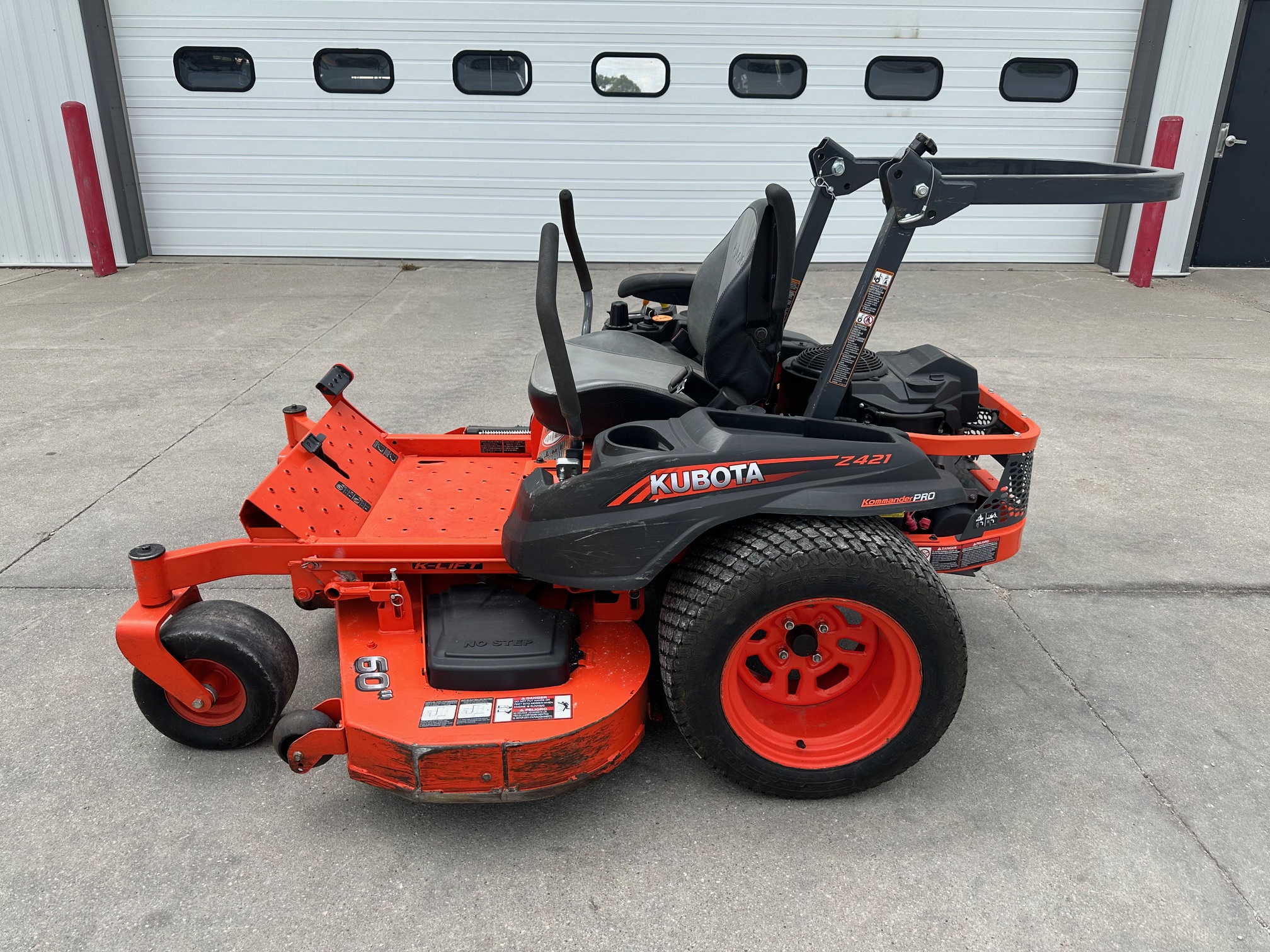 2017 Kubota Z421KWT-60 Mower/Zero Turn