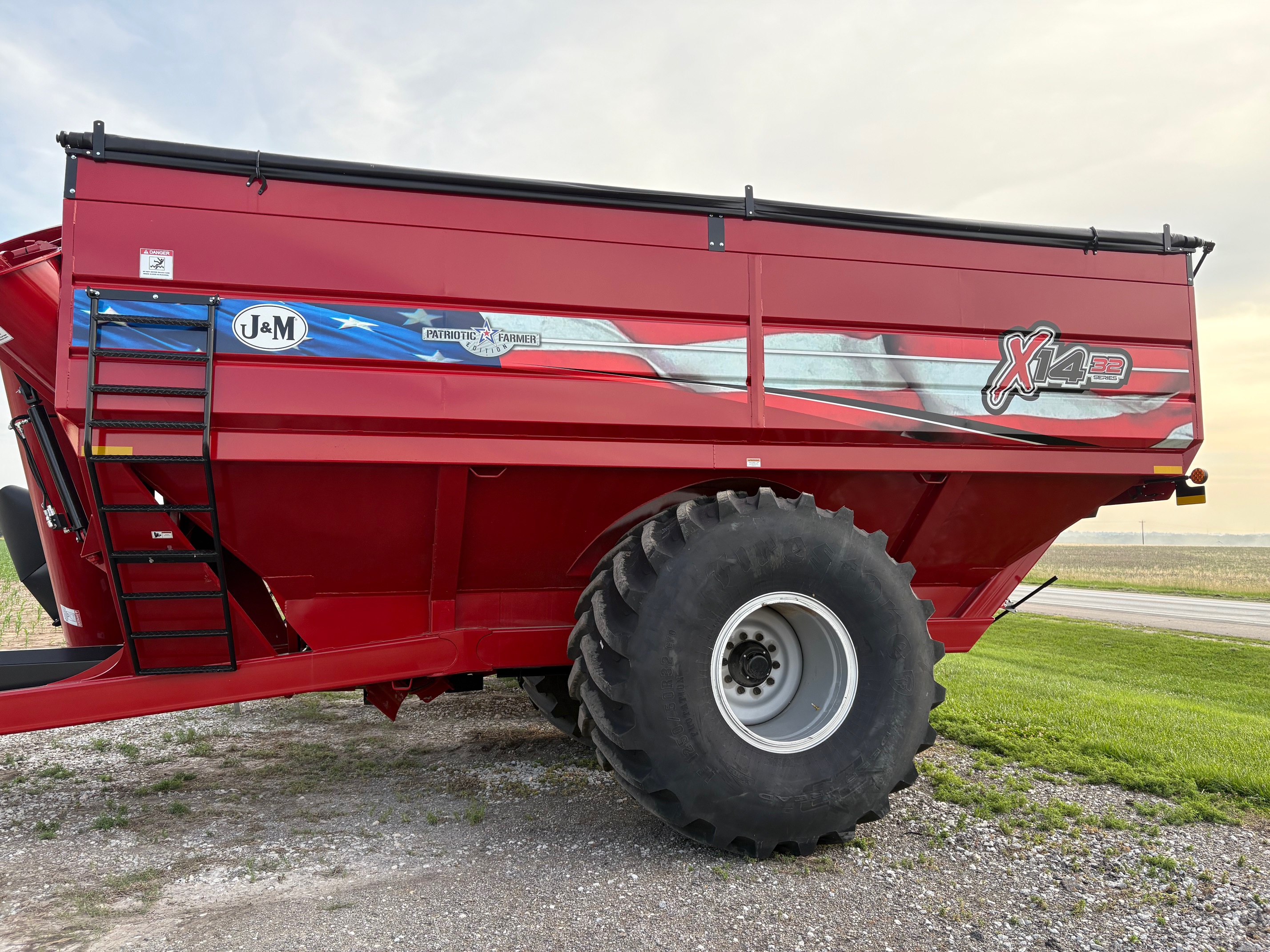 2024 J&M 1432-22S Grain Cart