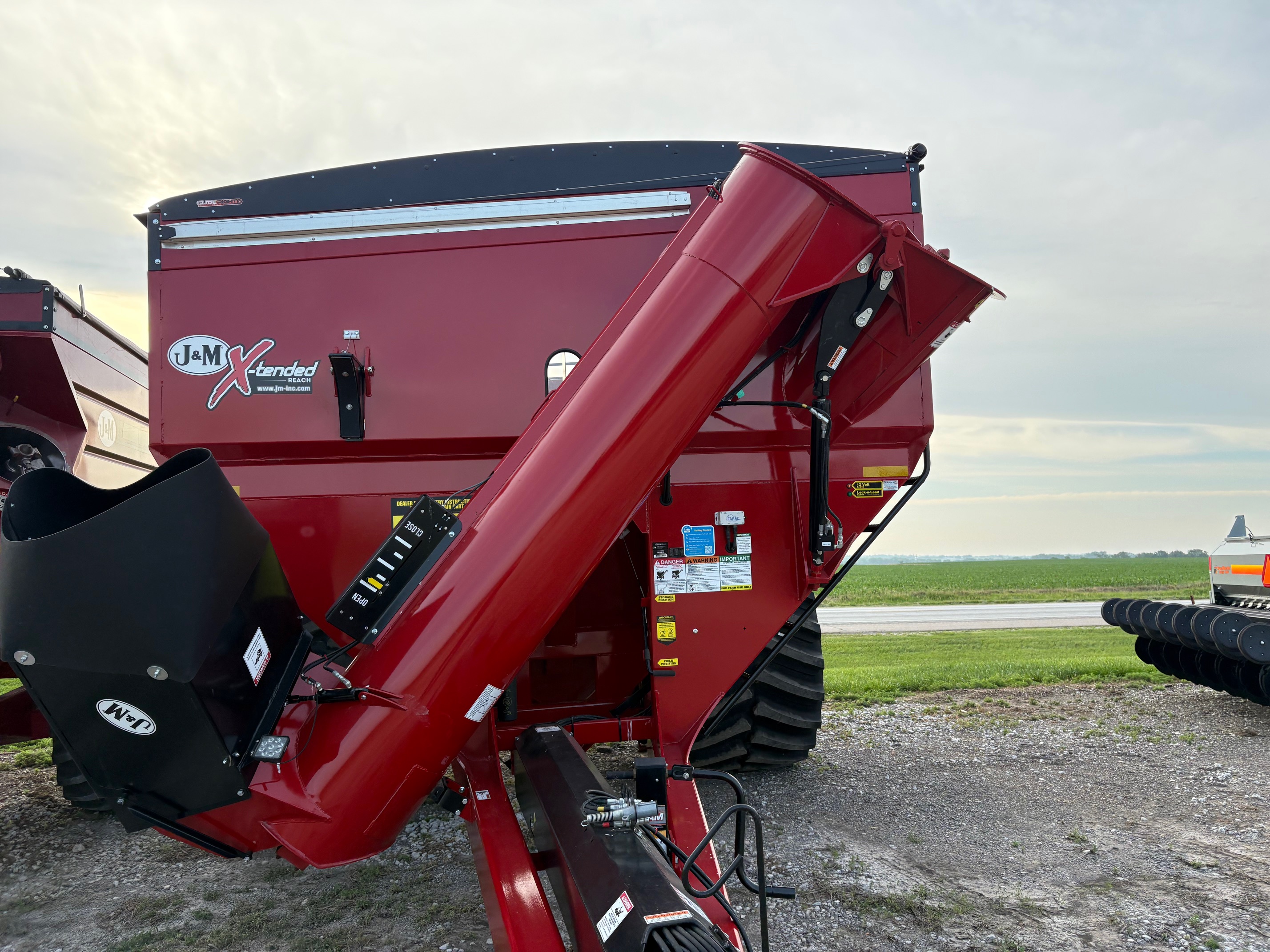 2024 J&M 1432-22S Grain Cart