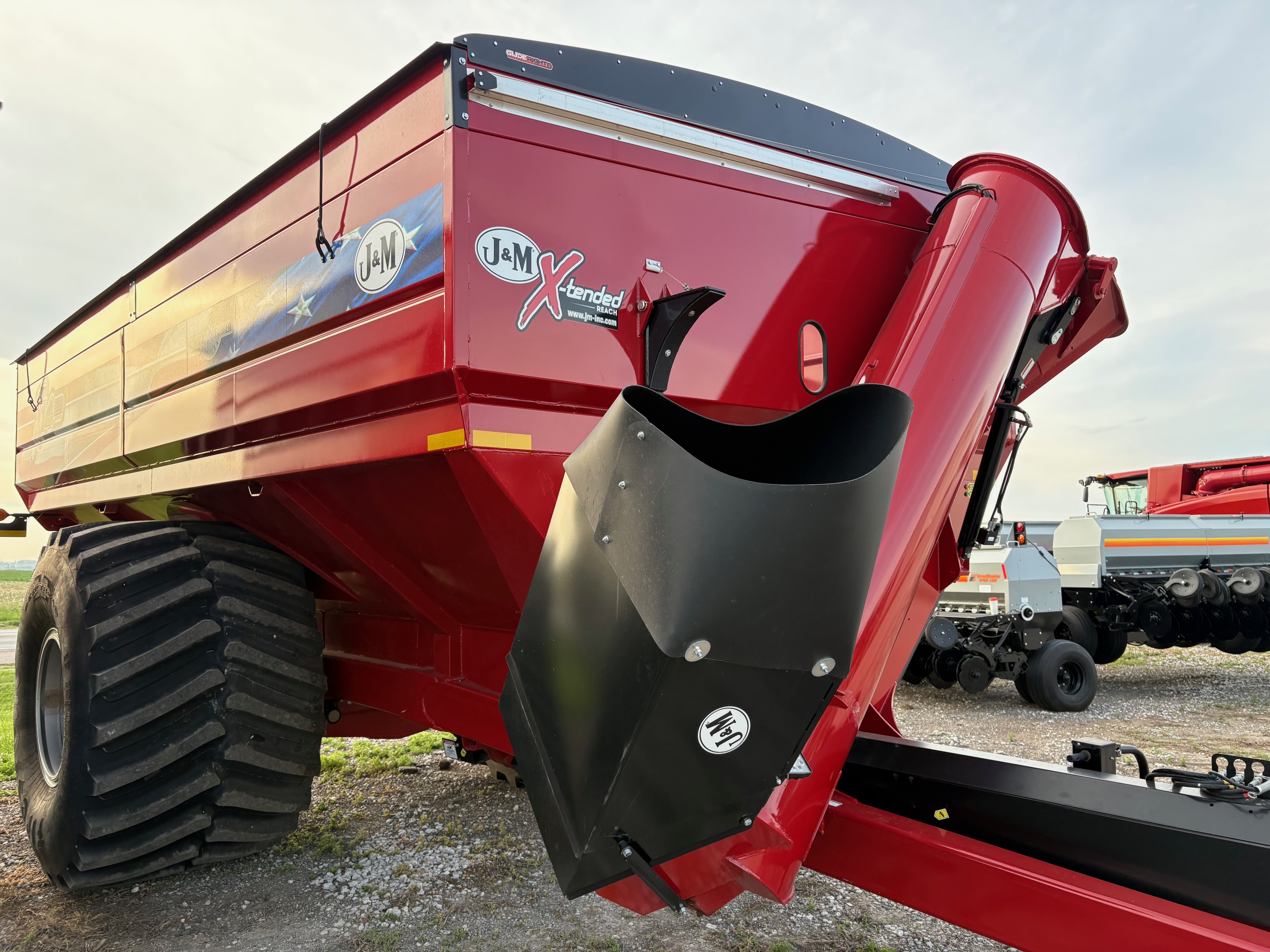 2024 J&M 1432-22S Grain Cart