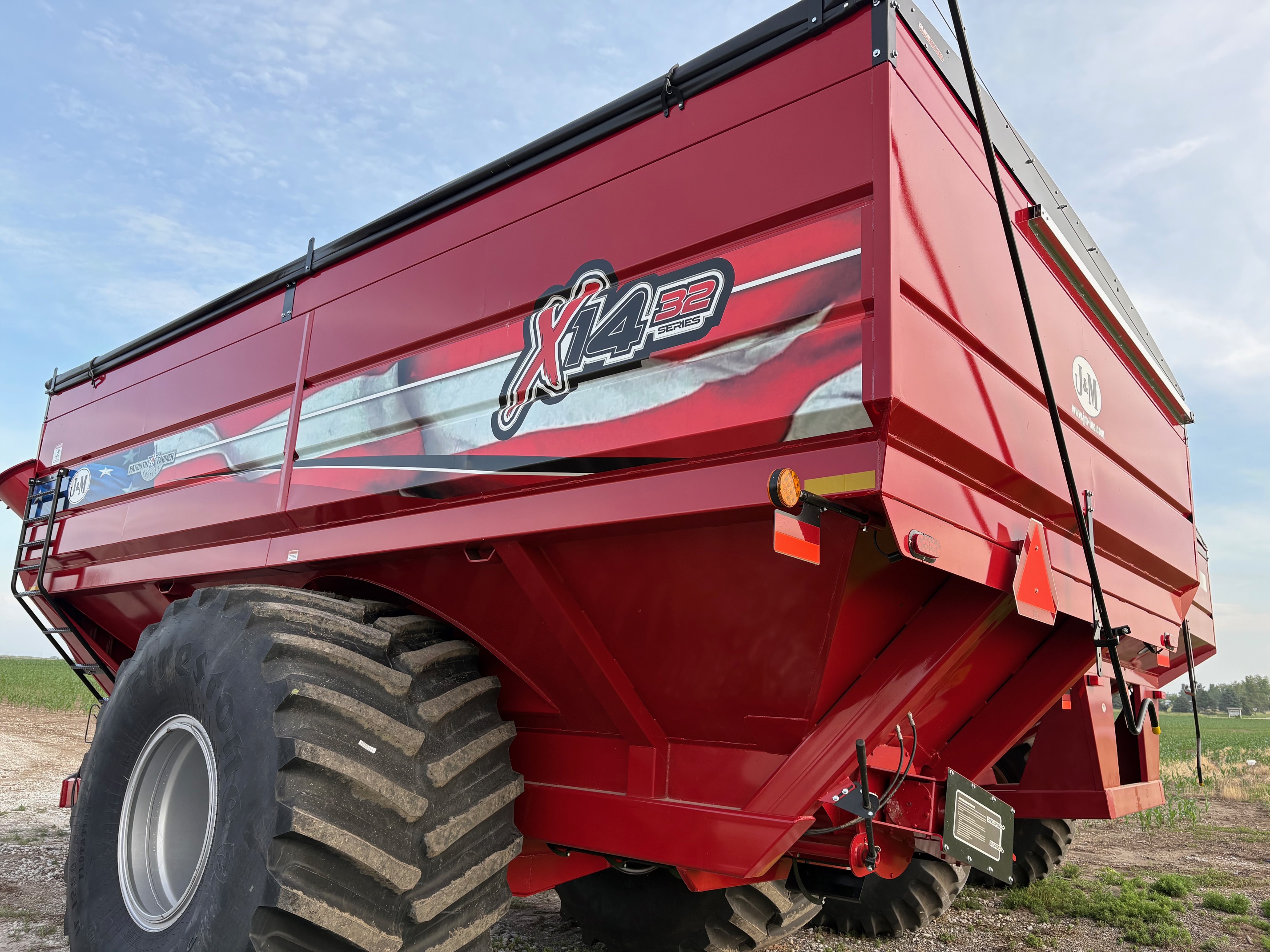 2024 J&M 1432-22S Grain Cart