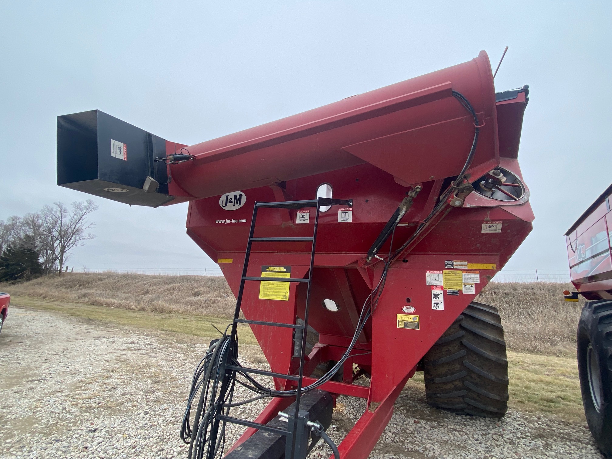 2015 J&M 1326-22S Grain Cart