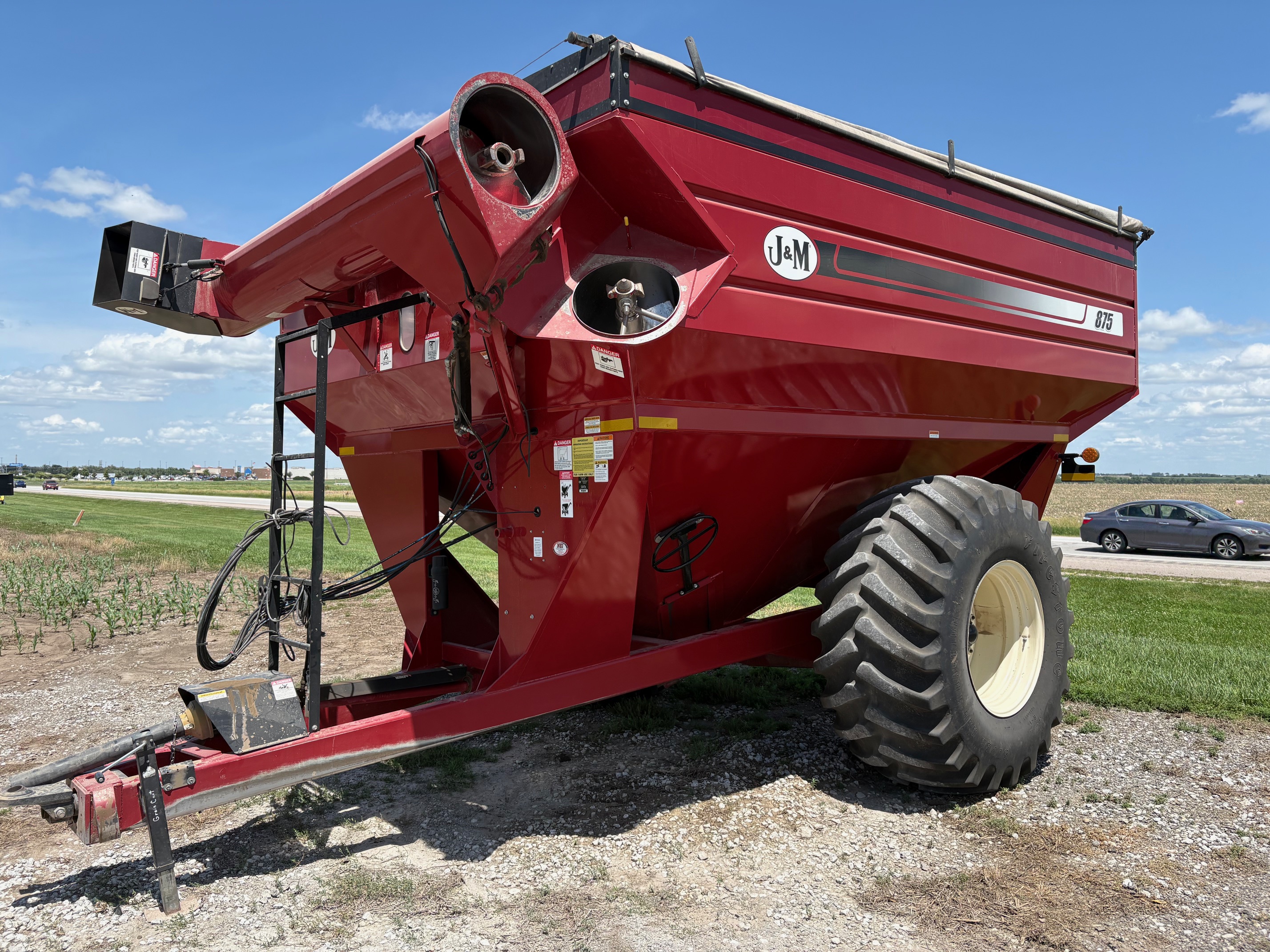 2012 J&M 875-18 Grain Cart