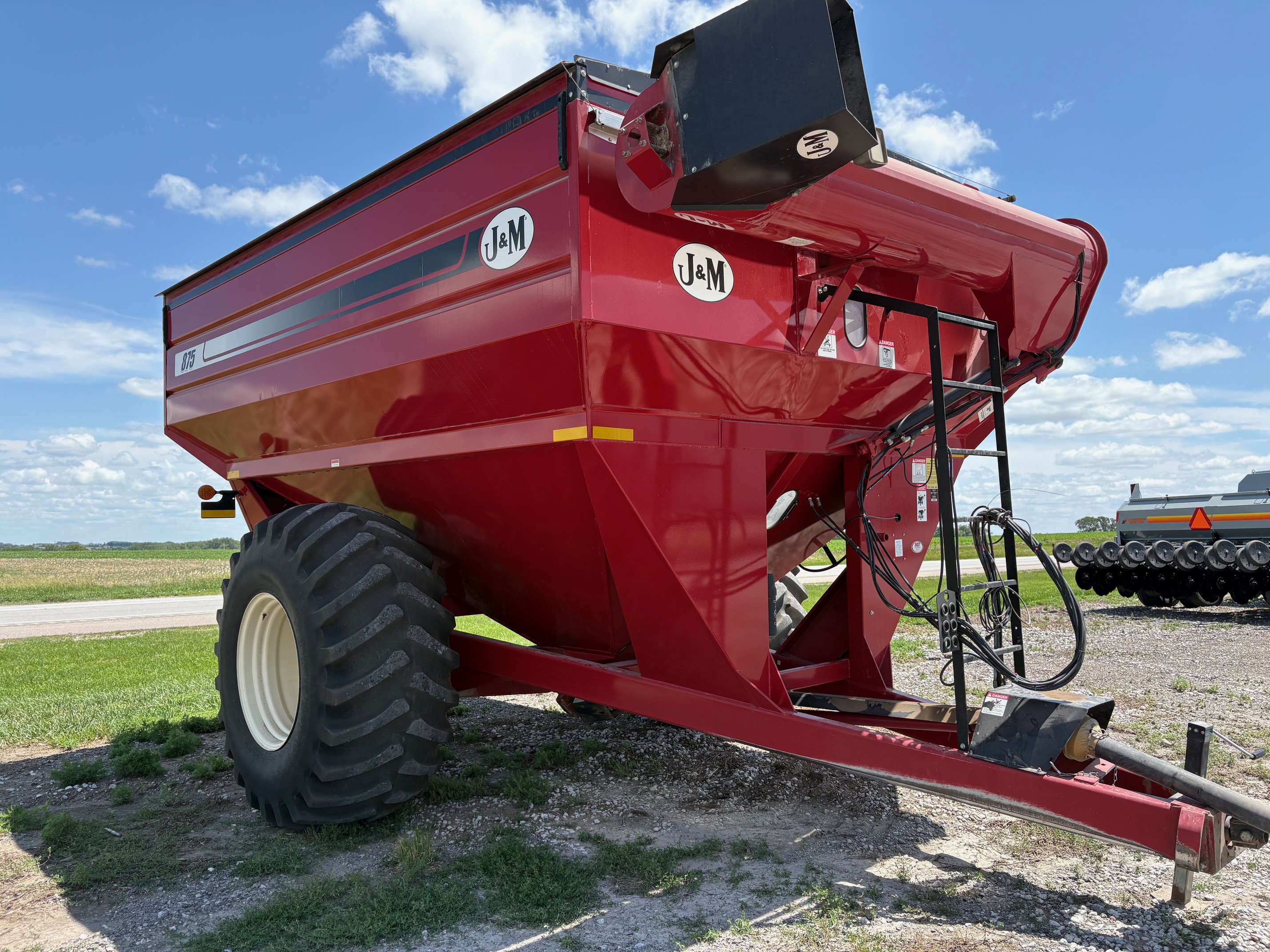 2012 J&M 875-18 Grain Cart
