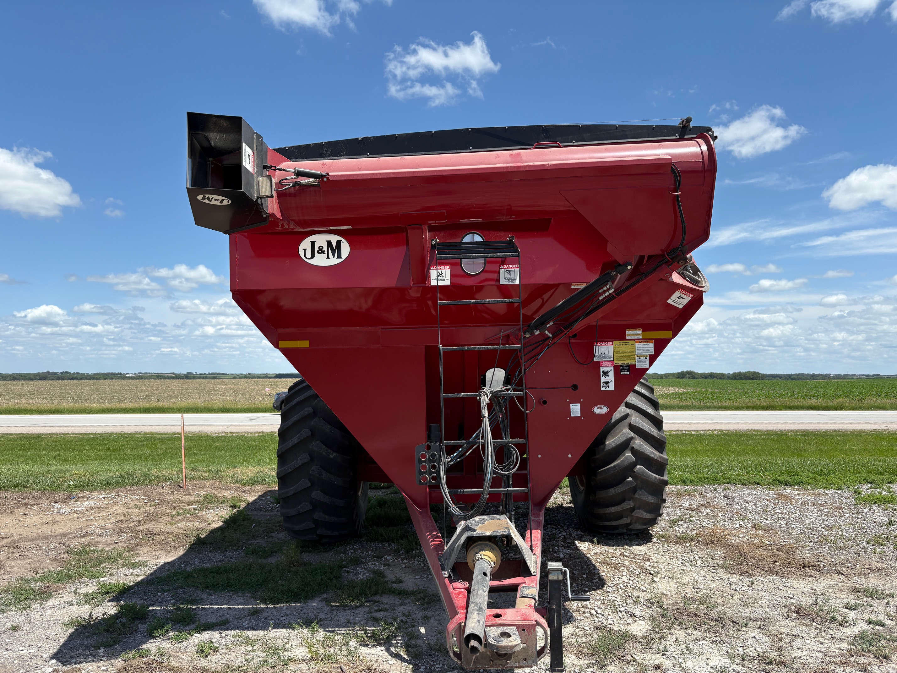 2012 J&M 875-18 Grain Cart