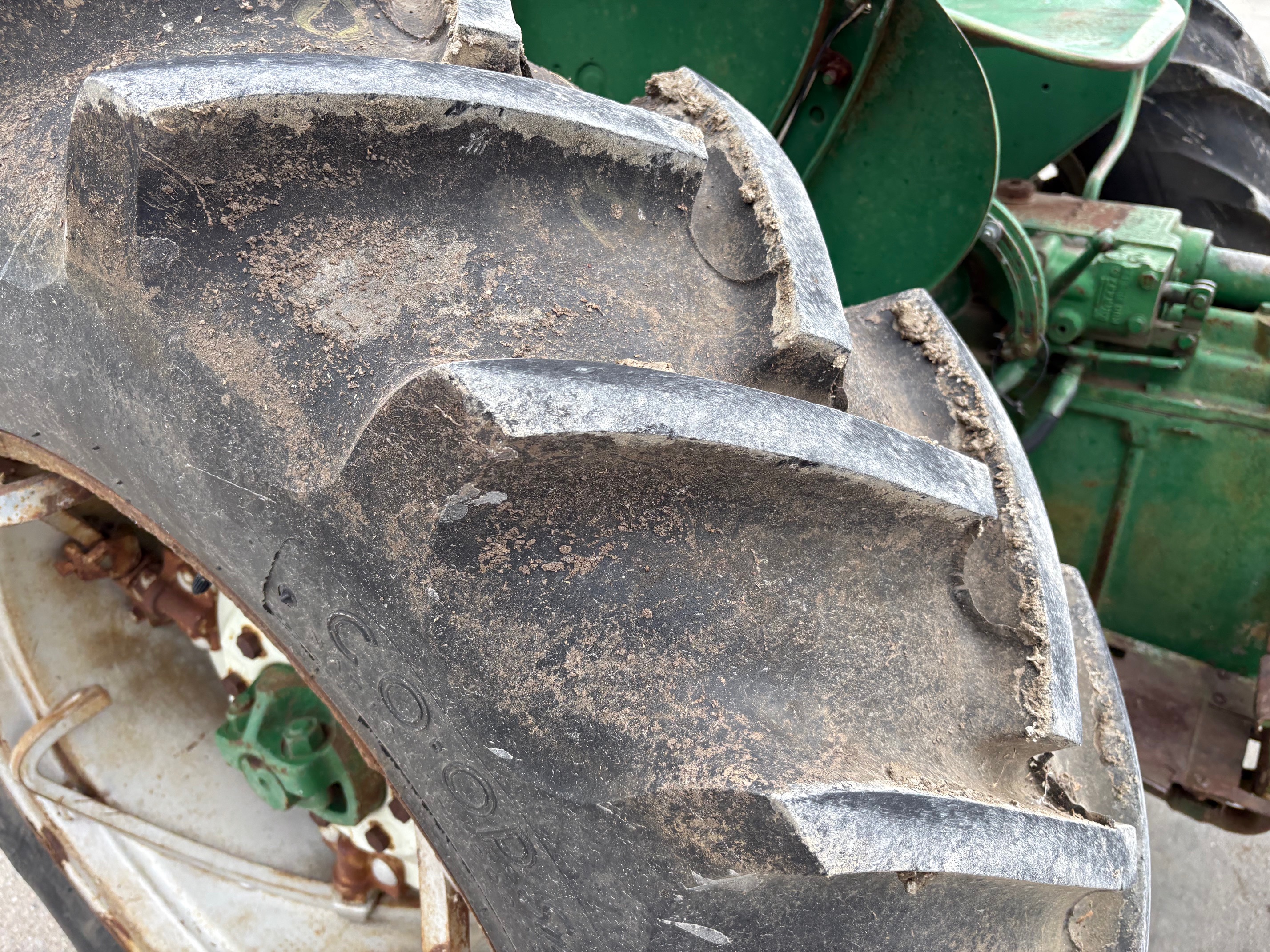 1966 Oliver 550 Tractor